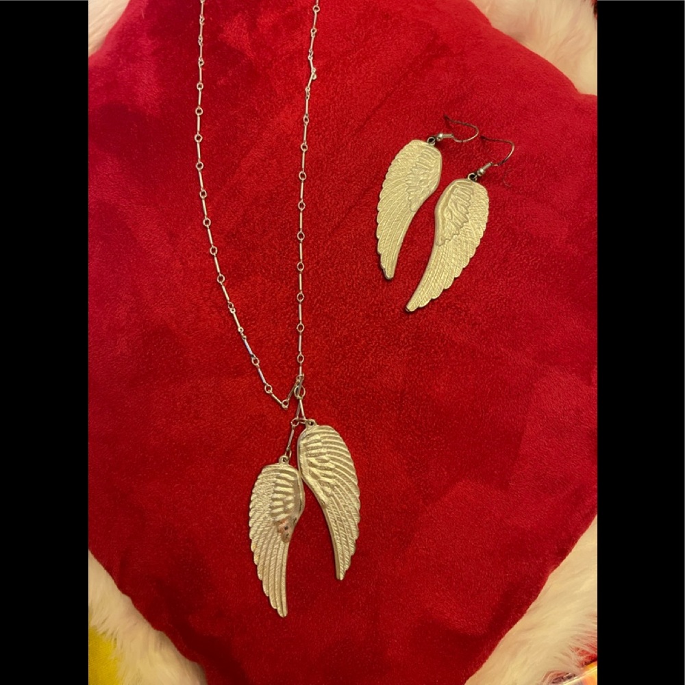 Torrid Necklace and earrings
